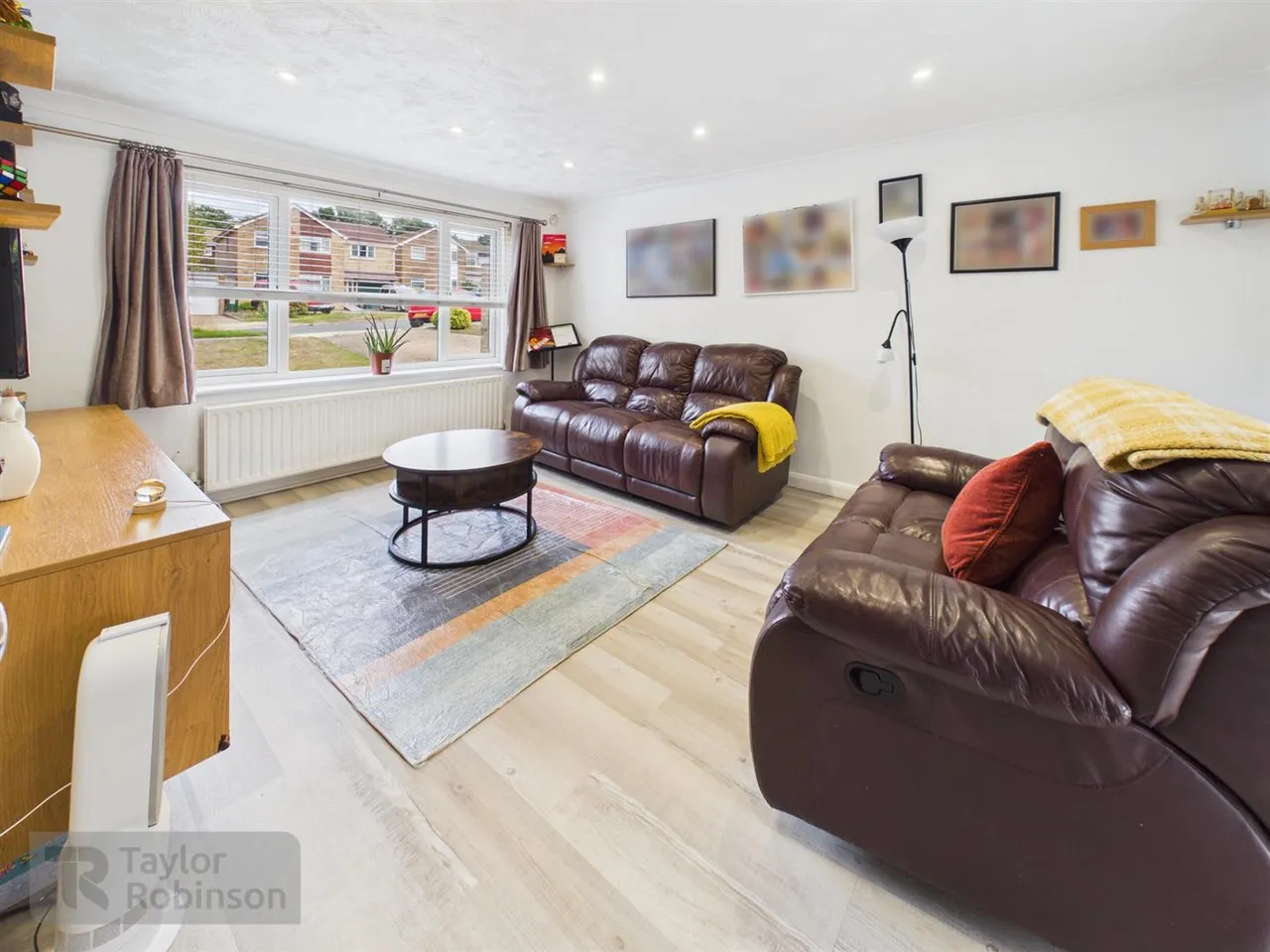 Somerville Drive, Pound Hill, RH10, photo 2