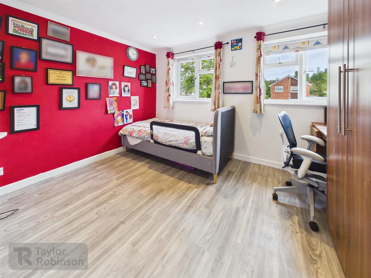 Somerville Drive, Pound Hill, RH10, photo 10