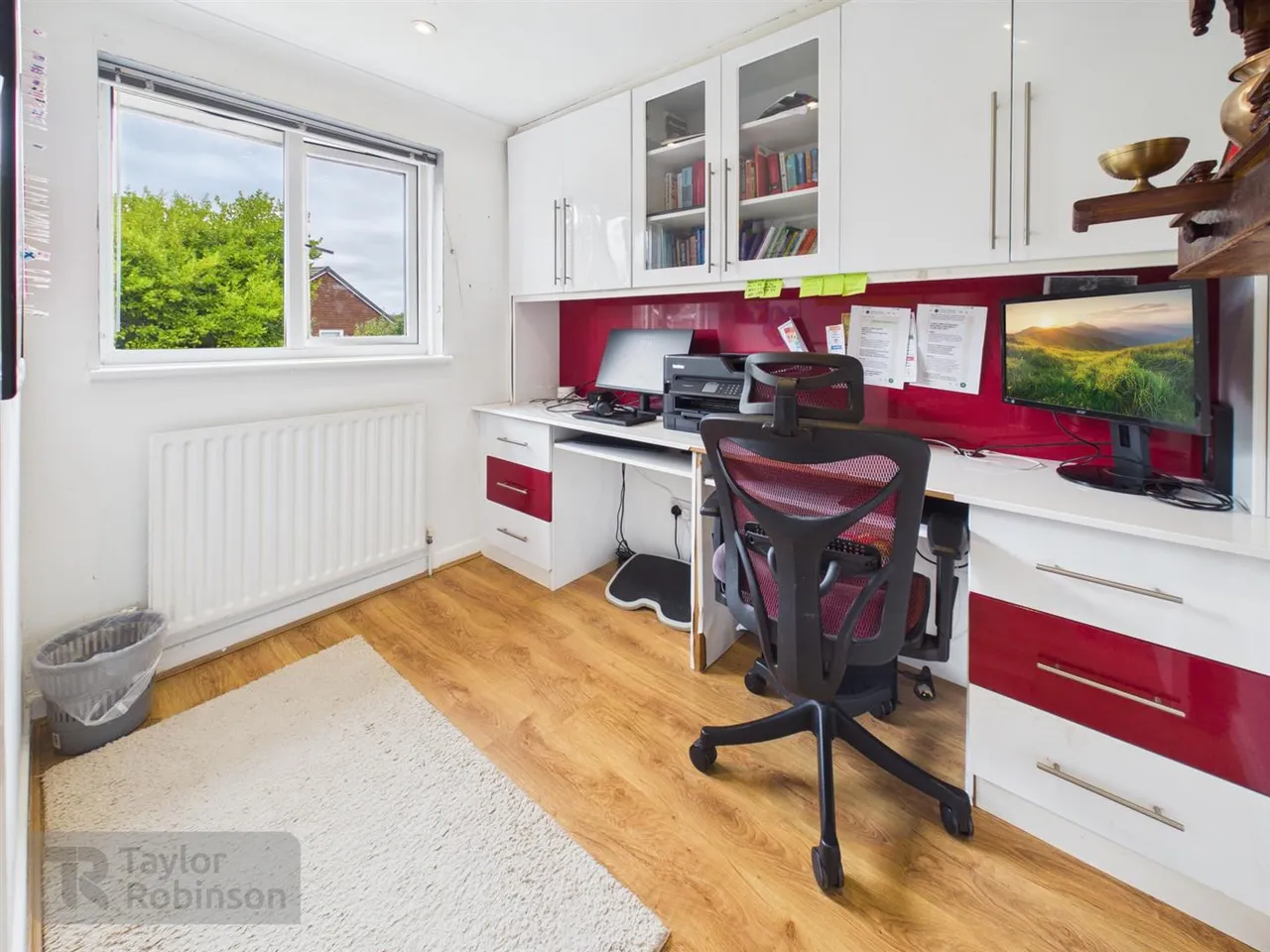 Somerville Drive, Pound Hill, RH10, photo 15