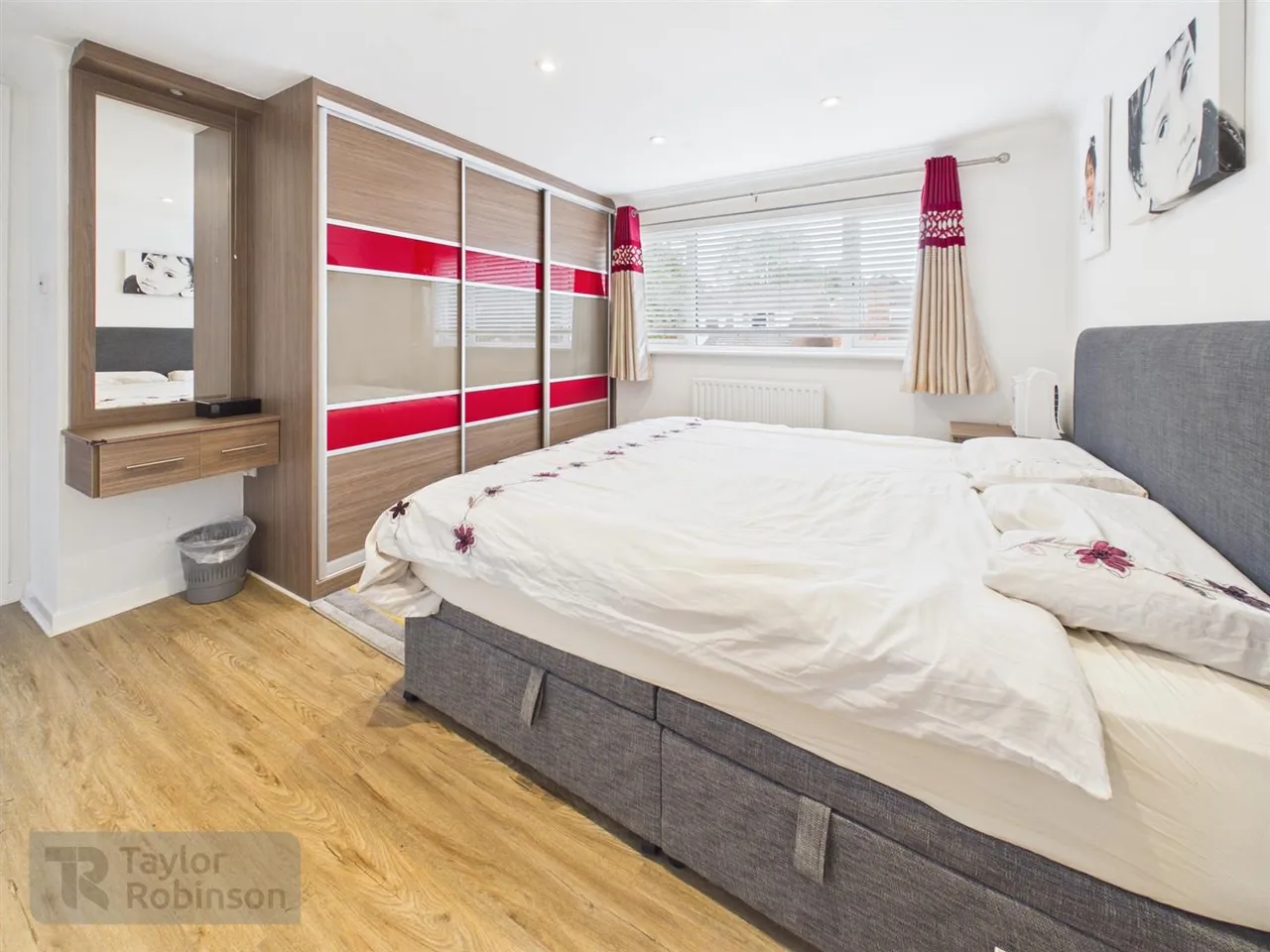 Somerville Drive, Pound Hill, RH10, photo 7