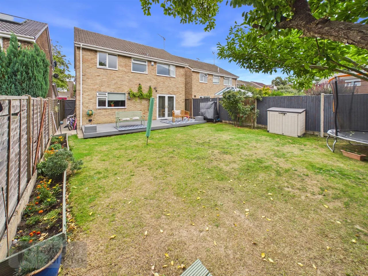 Somerville Drive, Pound Hill, RH10, photo 13