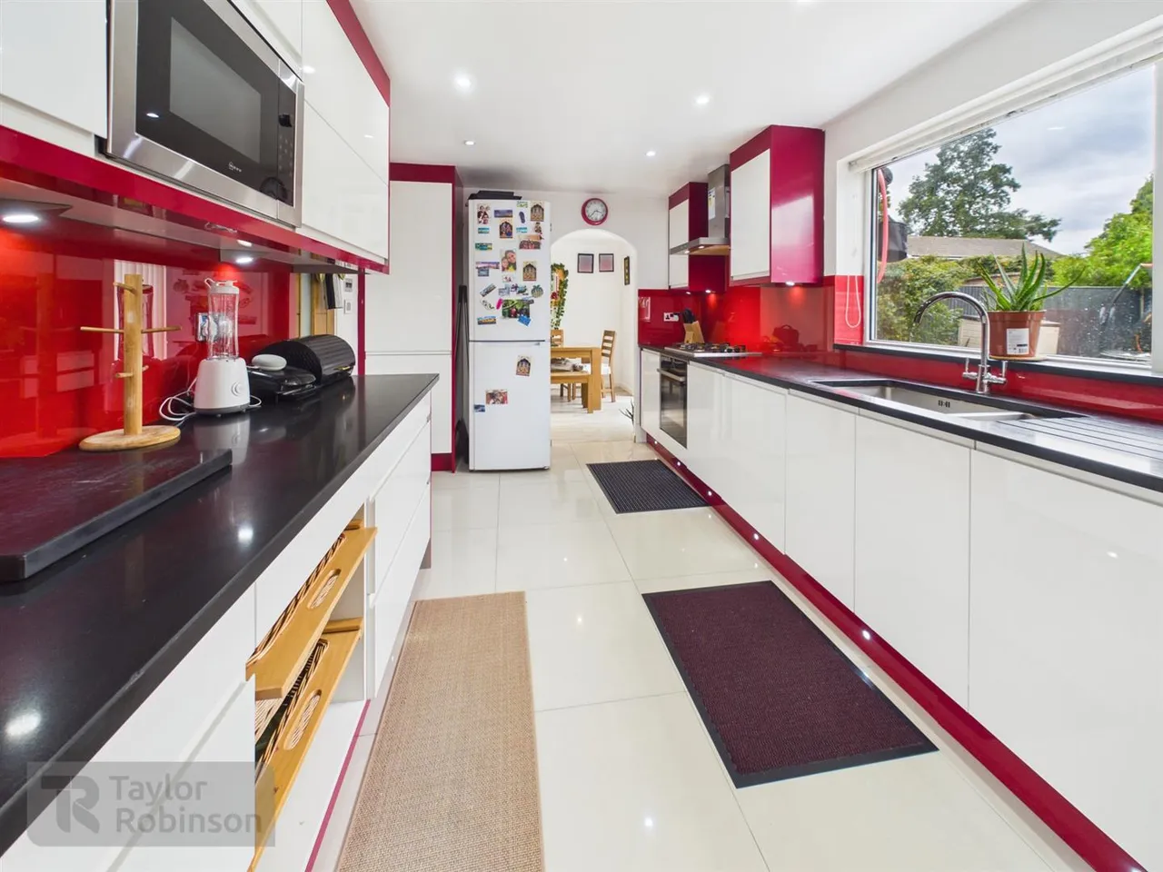Somerville Drive, Pound Hill, RH10, photo 17