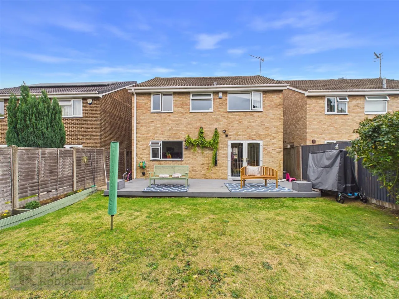 Somerville Drive, Pound Hill, RH10, photo 9