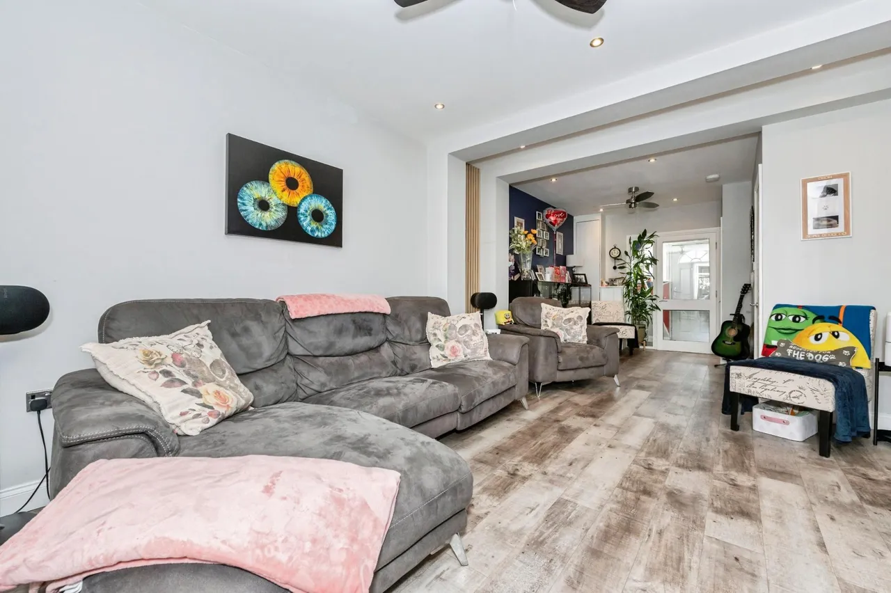 3 bed house for sale, Flint Street, Grays, RM20