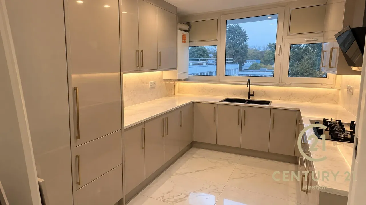 2 bed property to rent, Biscoe Close, Hounslow, TW5
