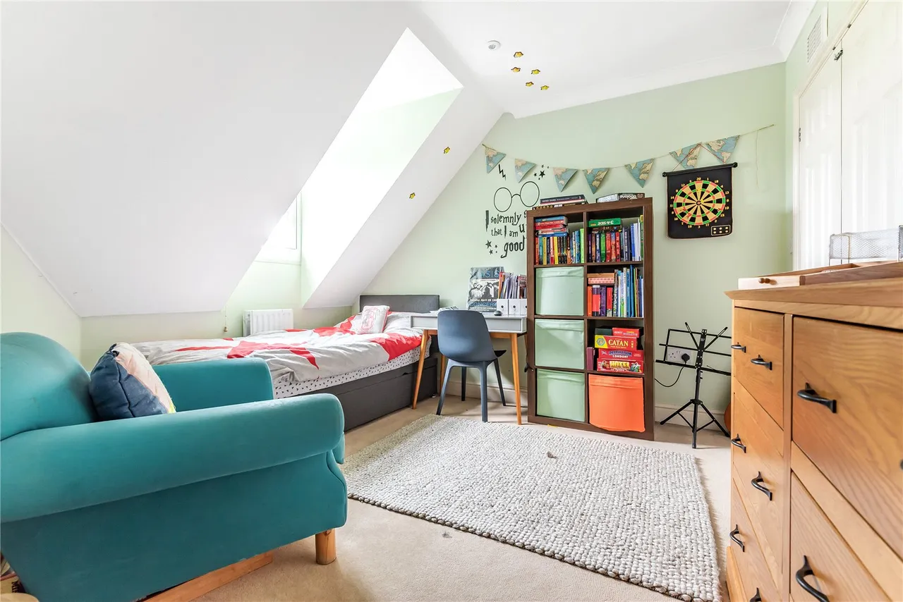 Connaught Road, Teddington, TW11 0QQ, photo 11