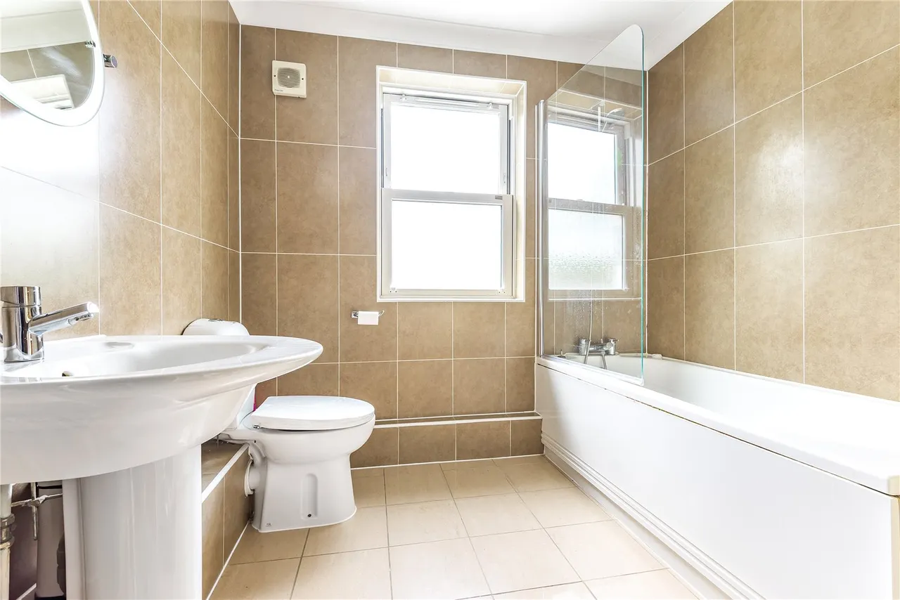 Connaught Road, Teddington, TW11 0QQ, photo 9