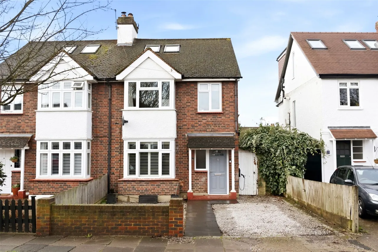 4 bed house for sale — Falcon Road, Hampton, TW12 2RA