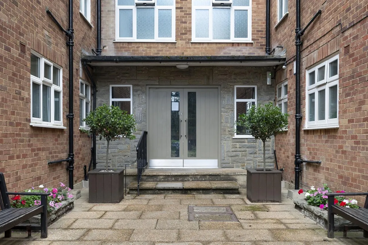 The Downs, London SW20 8HT, photo 10