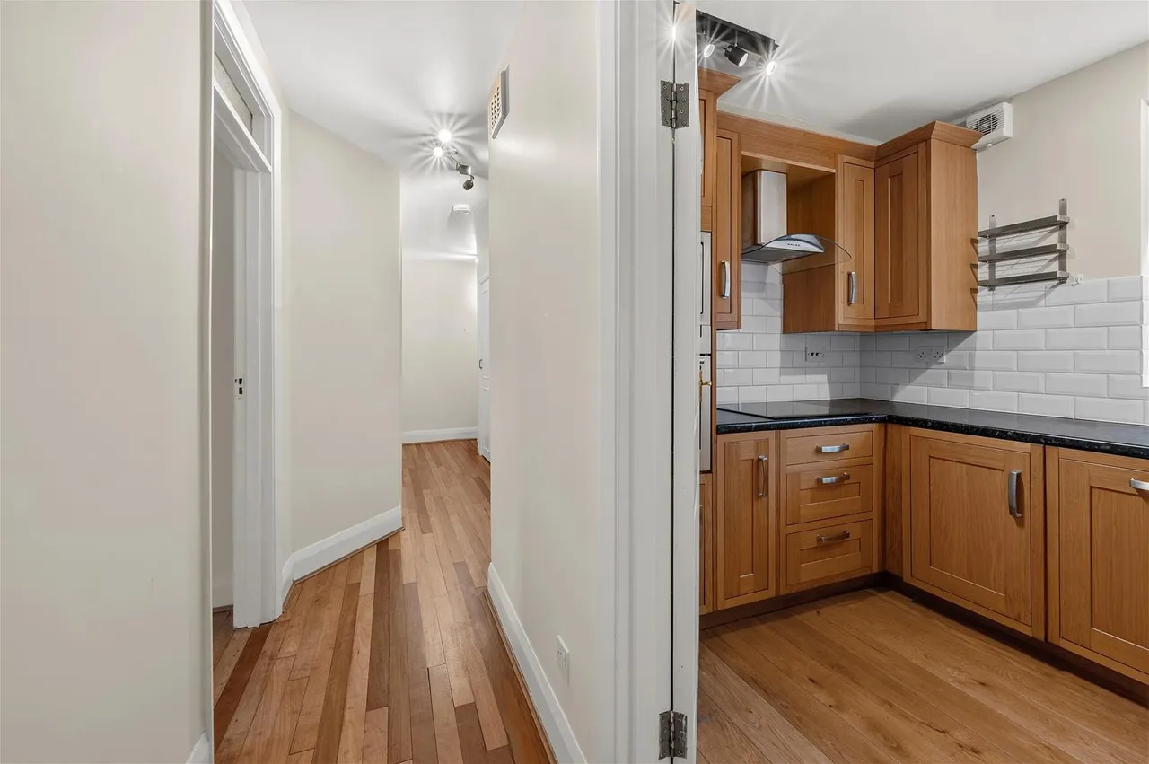 The Downs, London SW20 8HT, photo 9