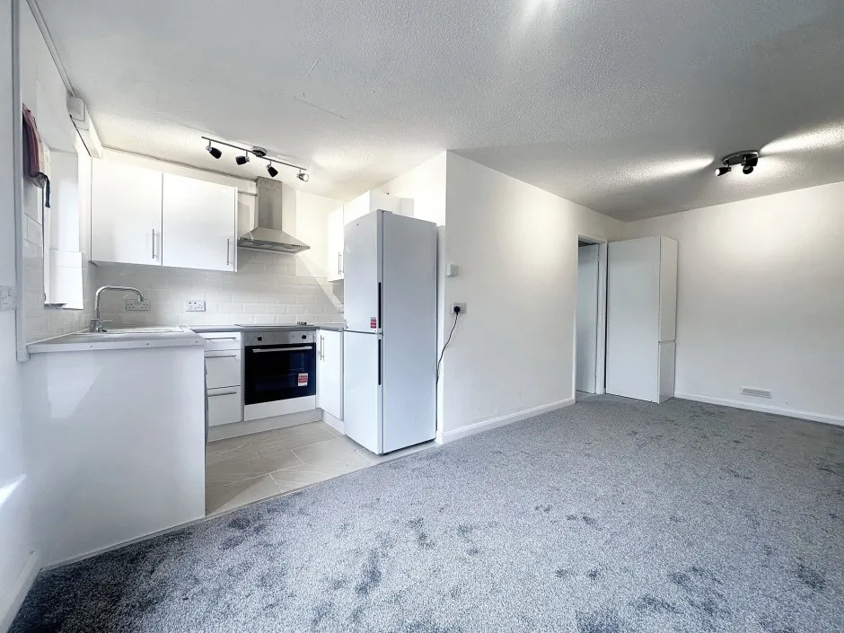 Hambledon Close, Uxbridge, UB8, photo 3