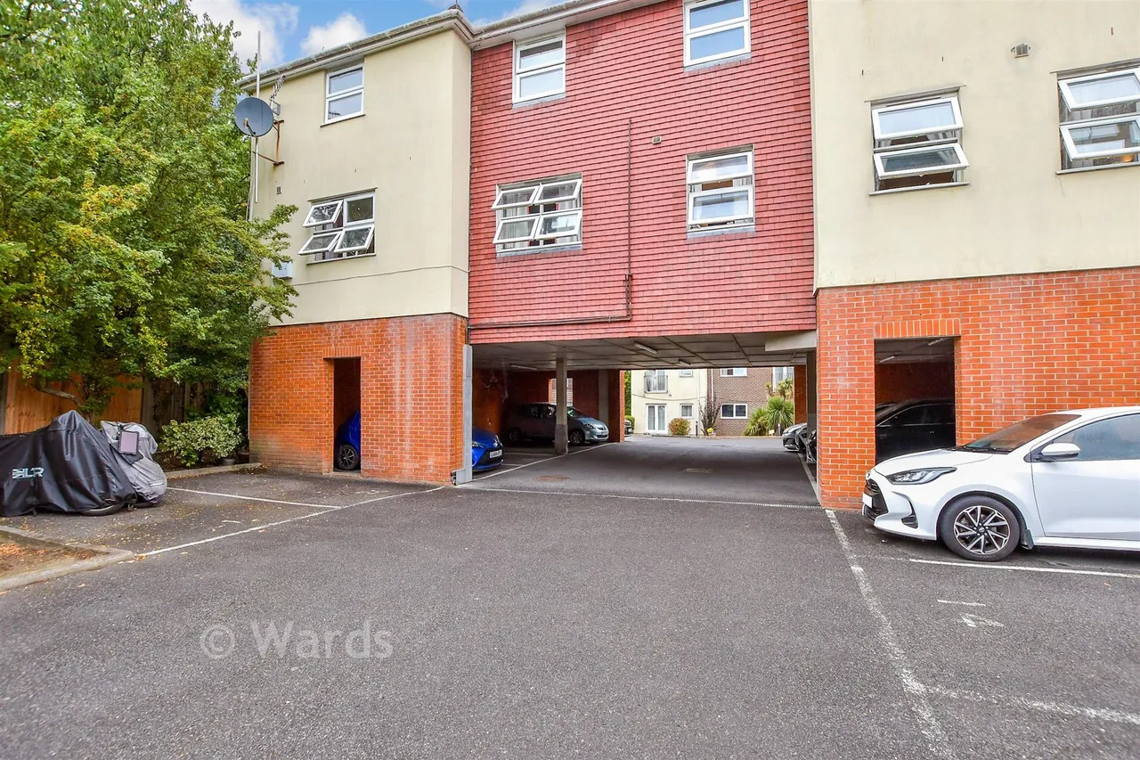 St. Eanswythe's Court, Tonbridge, TN9, photo 9