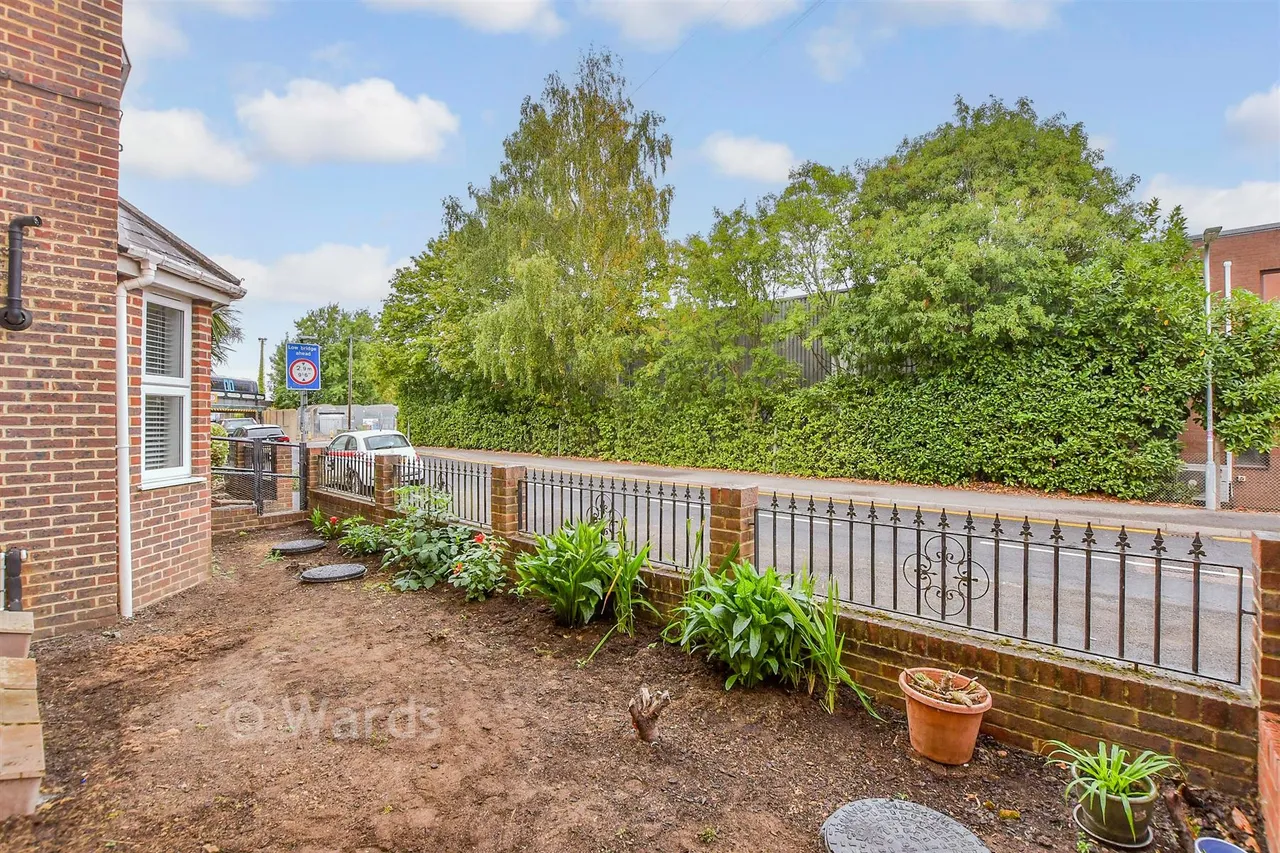 St. Eanswythe's Court, Tonbridge, TN9, photo 6
