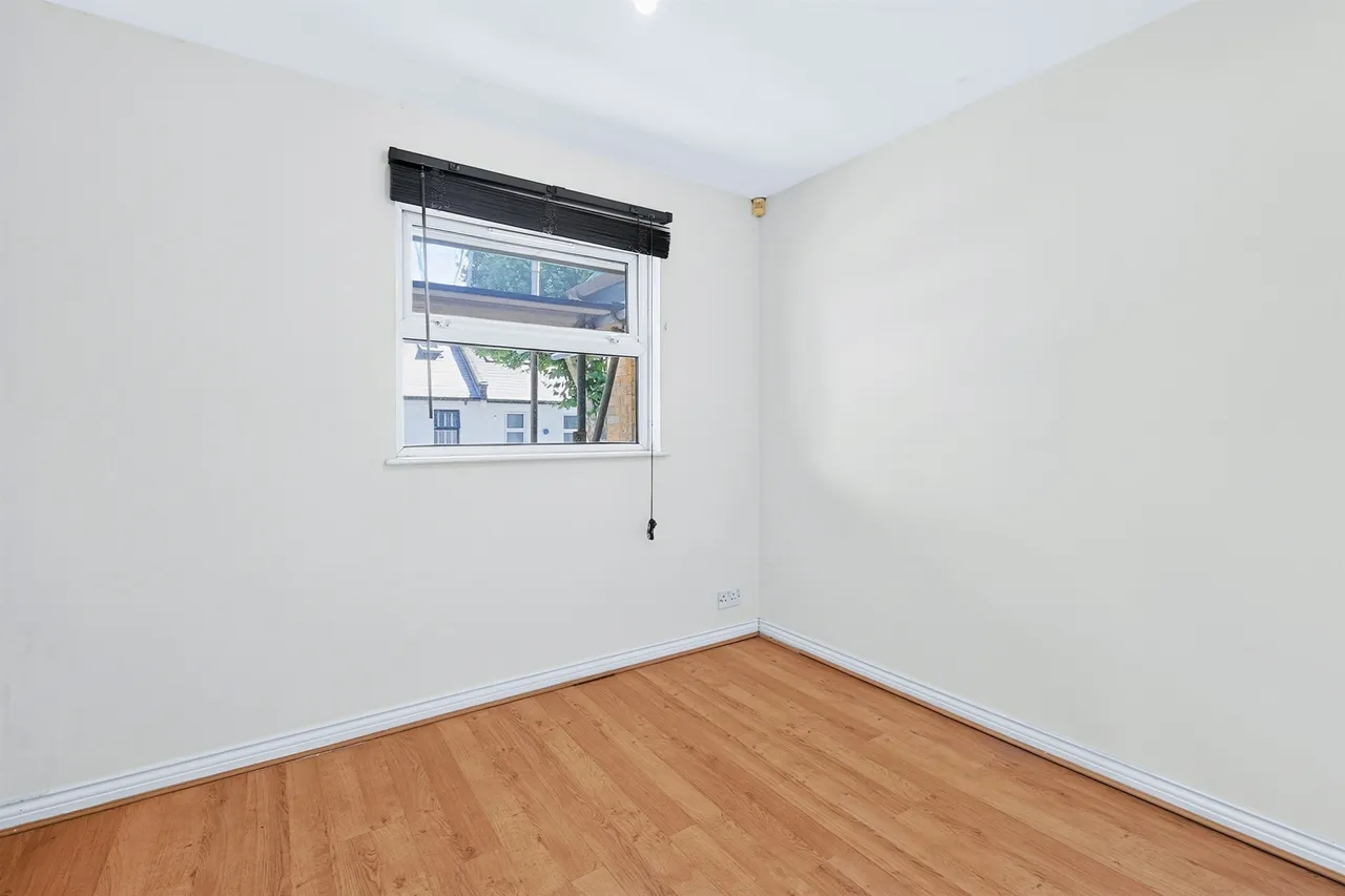 Acton Lane, London, W4, photo 2