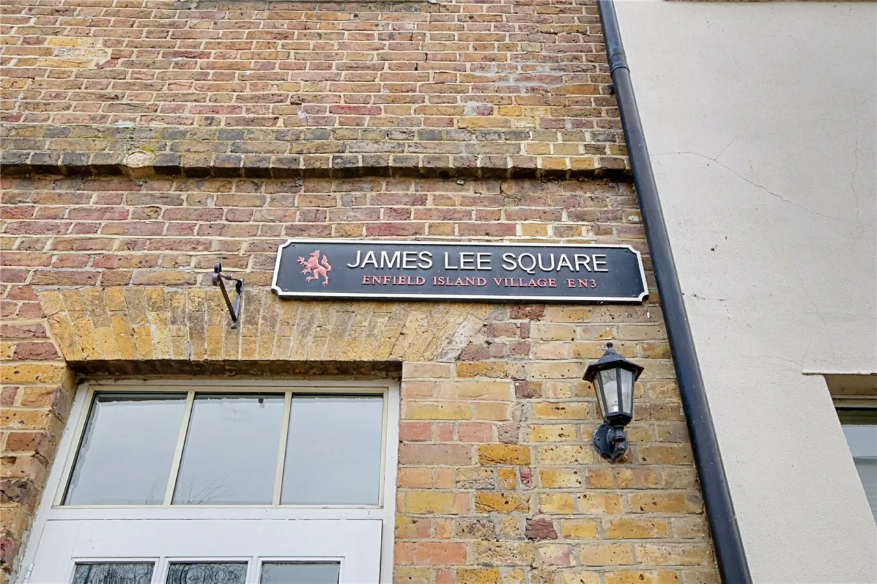 James Lee Square, EN3, photo 5