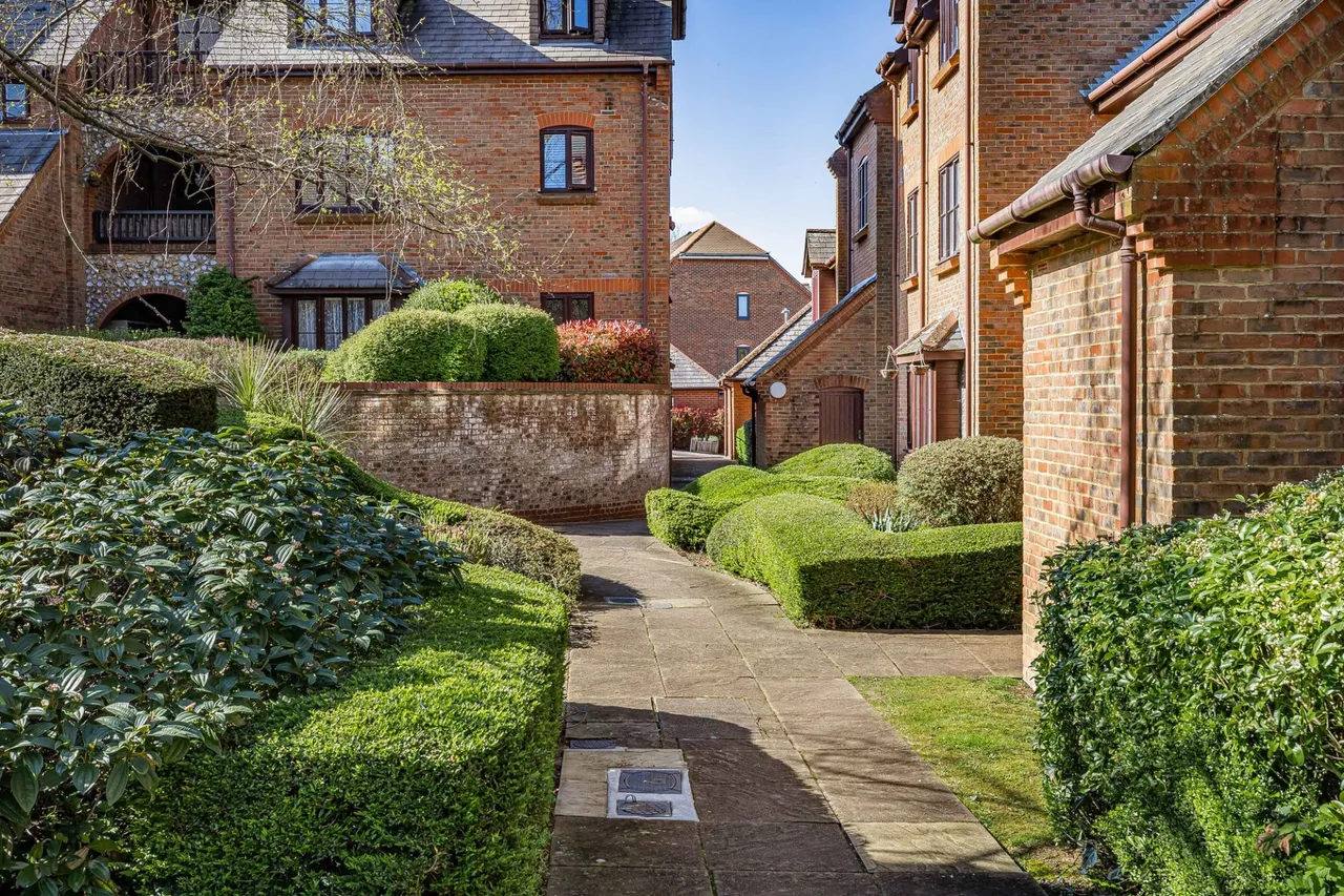 Kingsmead Road, Dolphin Court, HP11, photo 12