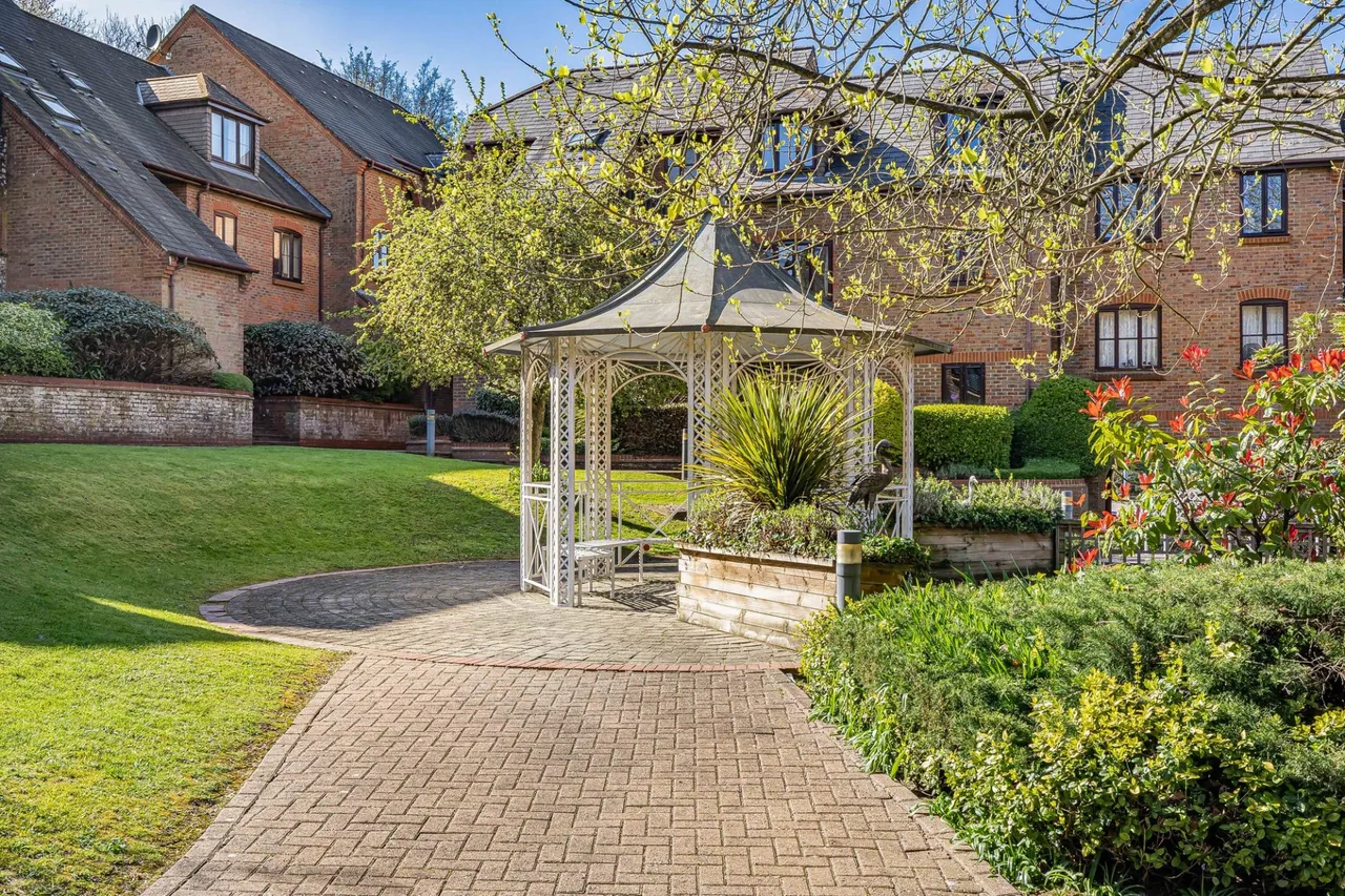 Kingsmead Road, Dolphin Court, HP11, photo 13