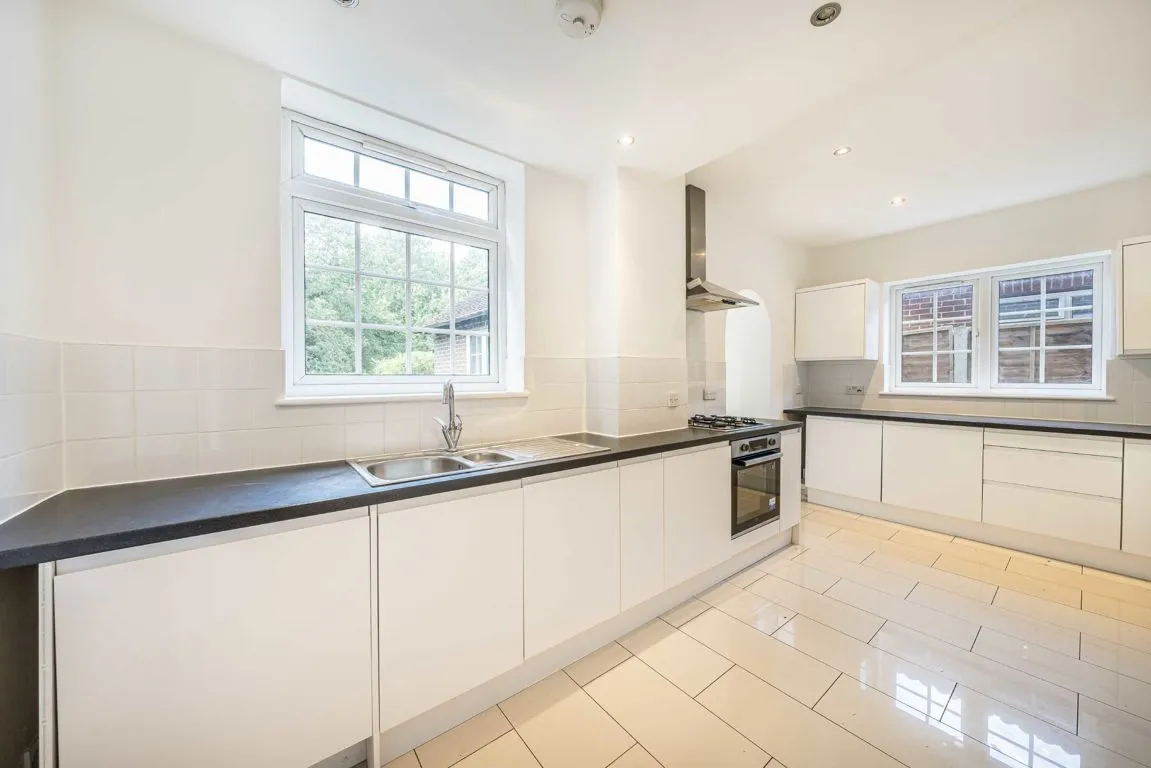 Brooklands Road, Weybridge, KT13, photo 2