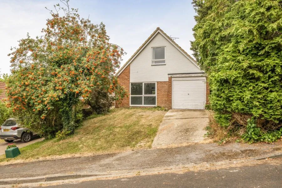 3 bed house for sale, Chantry Mead, Hungerford, RG17