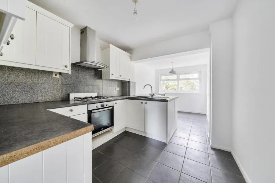 Chantry Mead, Hungerford, RG17, photo 2