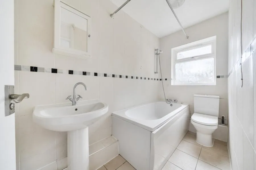 Chantry Mead, Hungerford, RG17, photo 15