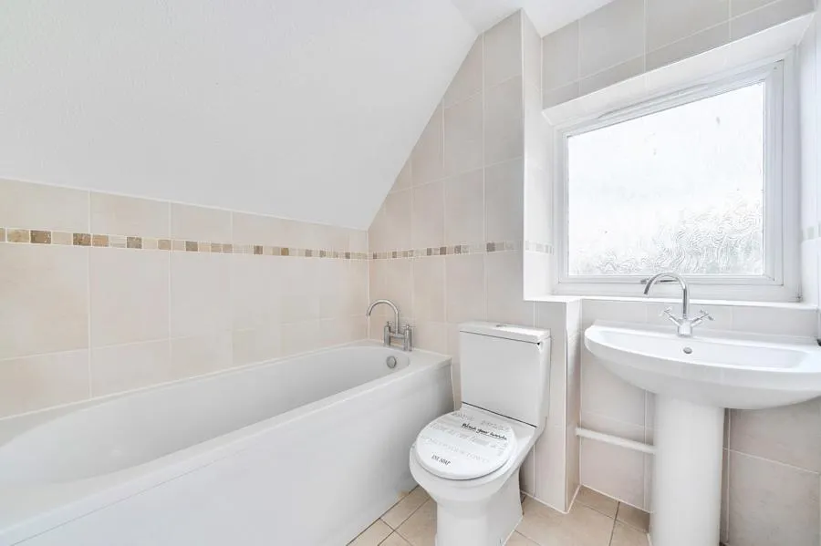 Chantry Mead, Hungerford, RG17, photo 9