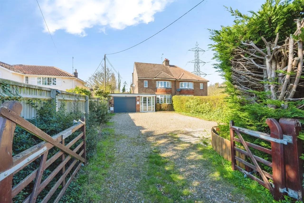 Risborough Road, Stoke Mandeville, HP22, photo 33