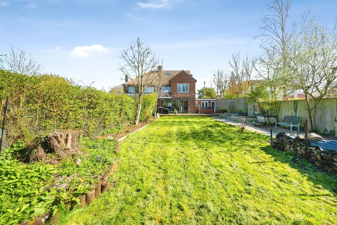 Risborough Road, Stoke Mandeville, HP22, photo 29