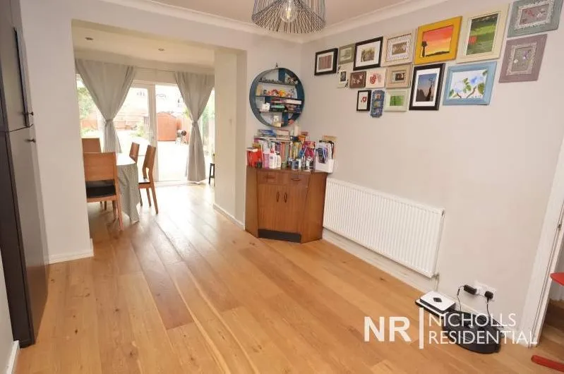Hartfield Road, Chessington, KT9, photo 5