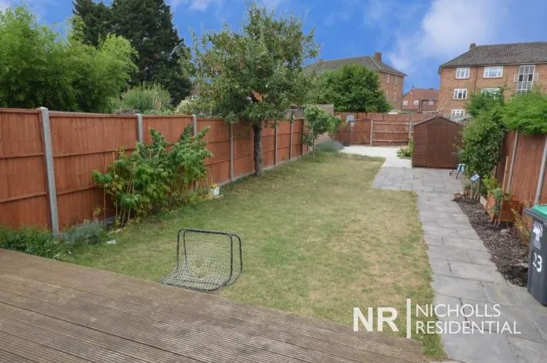Hartfield Road, Chessington, KT9, photo 2