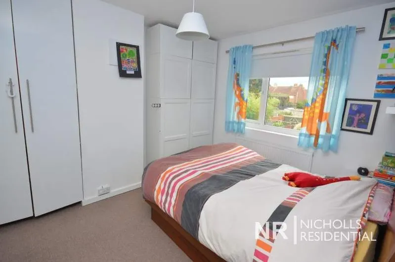 Hartfield Road, Chessington, KT9, photo 8