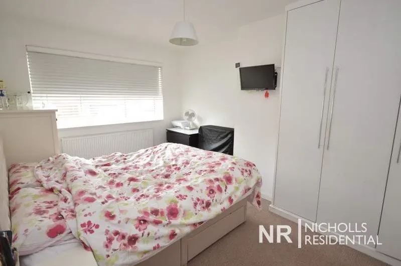 Hartfield Road, Chessington, KT9, photo 9