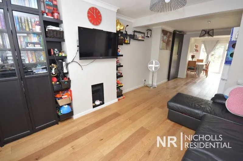 Hartfield Road, Chessington, KT9, photo 4