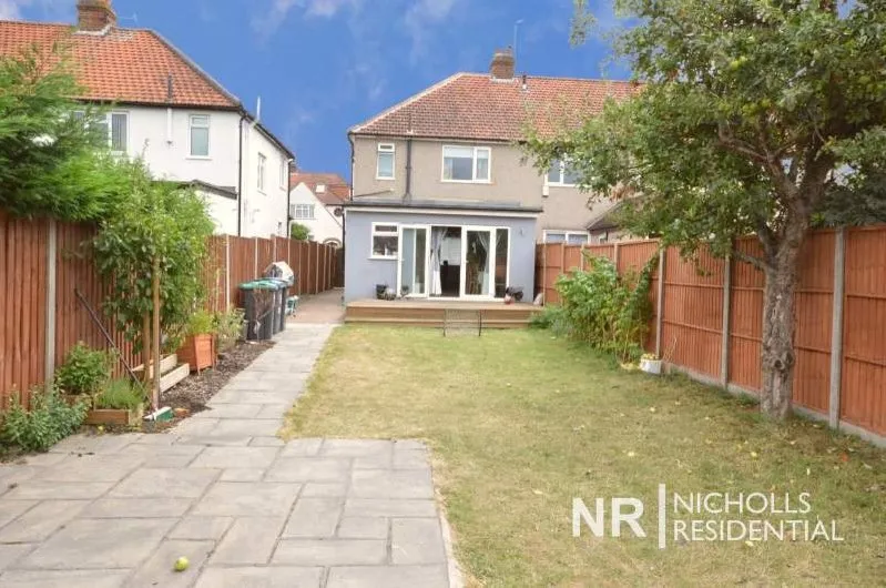 Hartfield Road, Chessington, KT9, photo 12