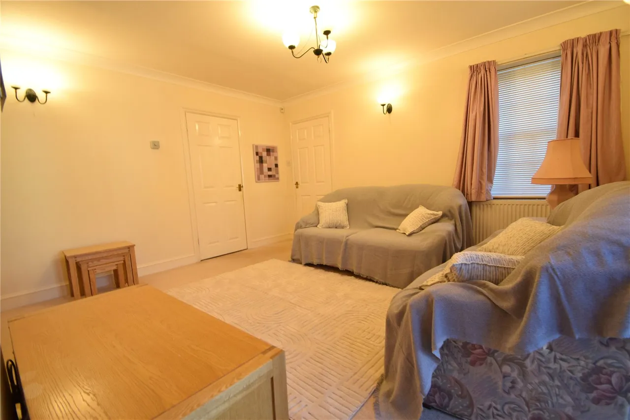 Calcott Park, Yateley, GU46, photo 5