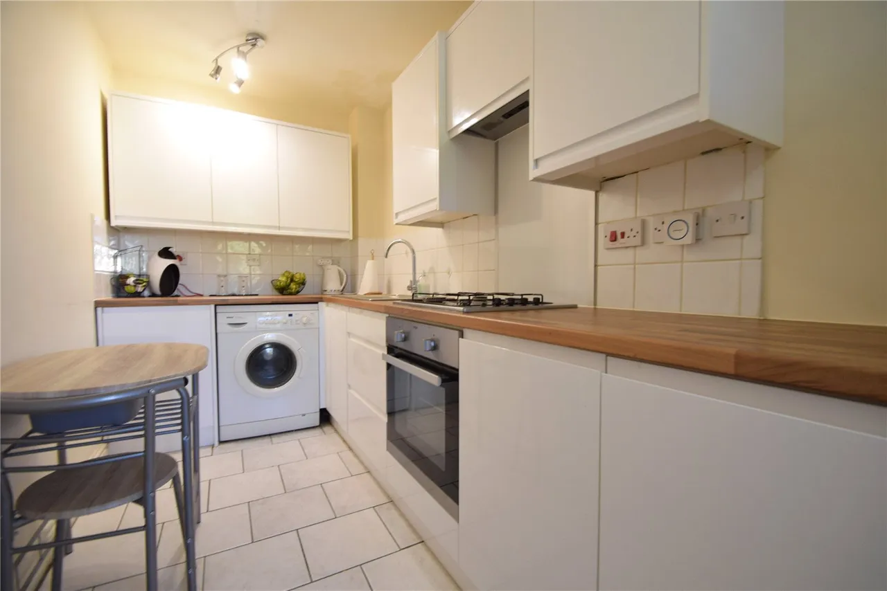Calcott Park, Yateley, GU46, photo 2