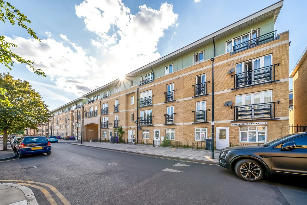 2 bed flat for sale — Broomfield Street, E14