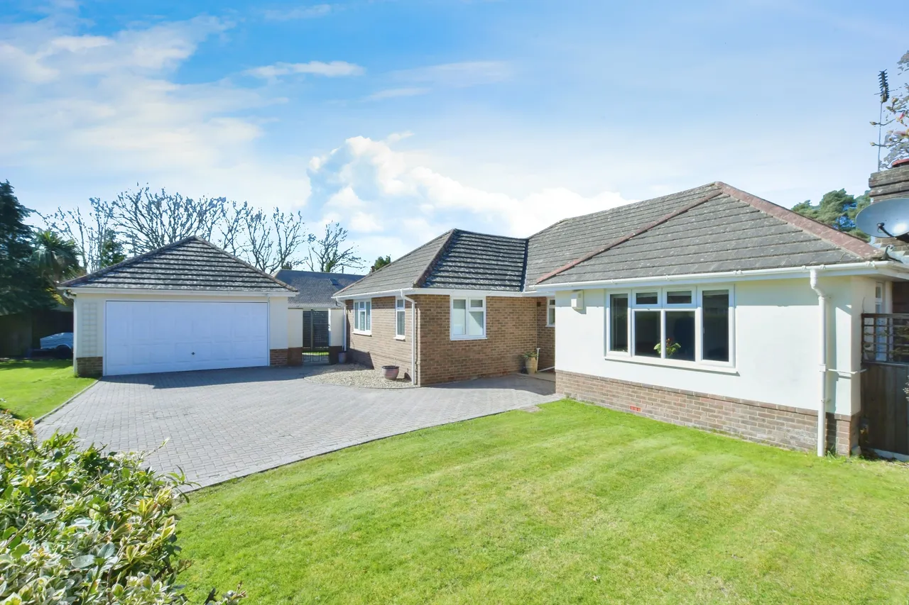 3 bed house for sale, Langley Chase, Ringwood, BH24