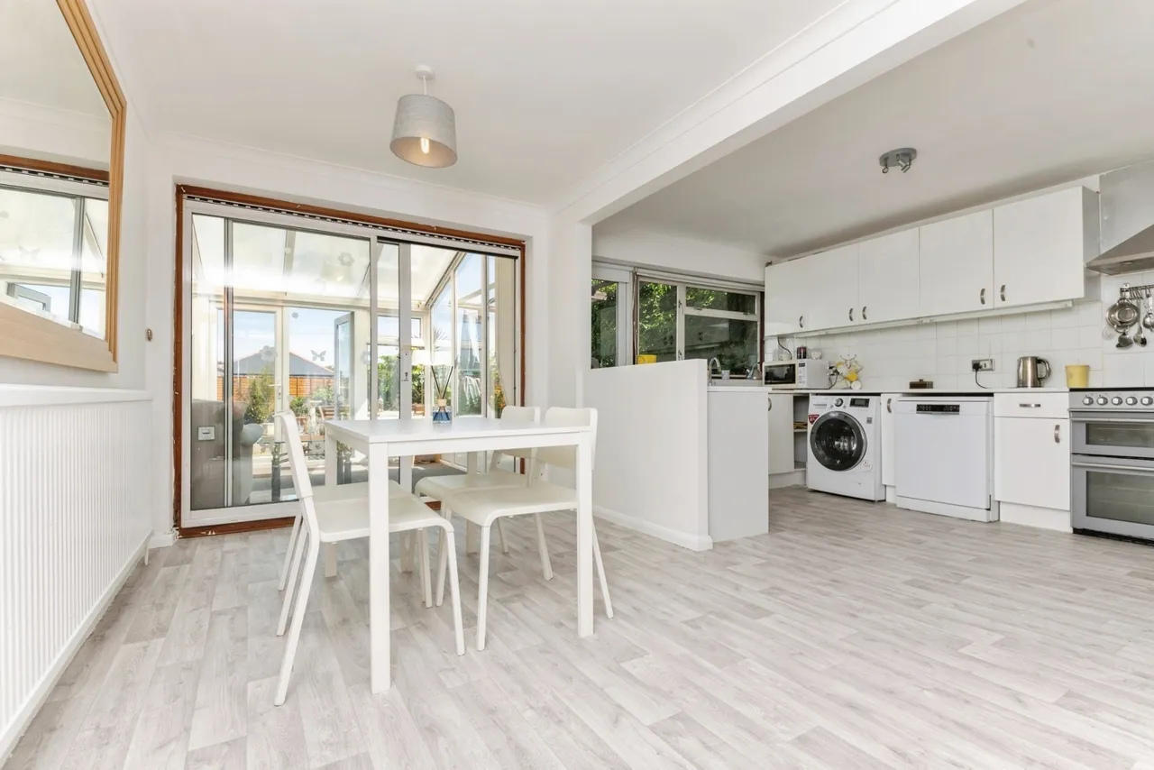 Point Clear Road, St. Osyth, Clacton-on-Sea, Essex, CO16, photo 6