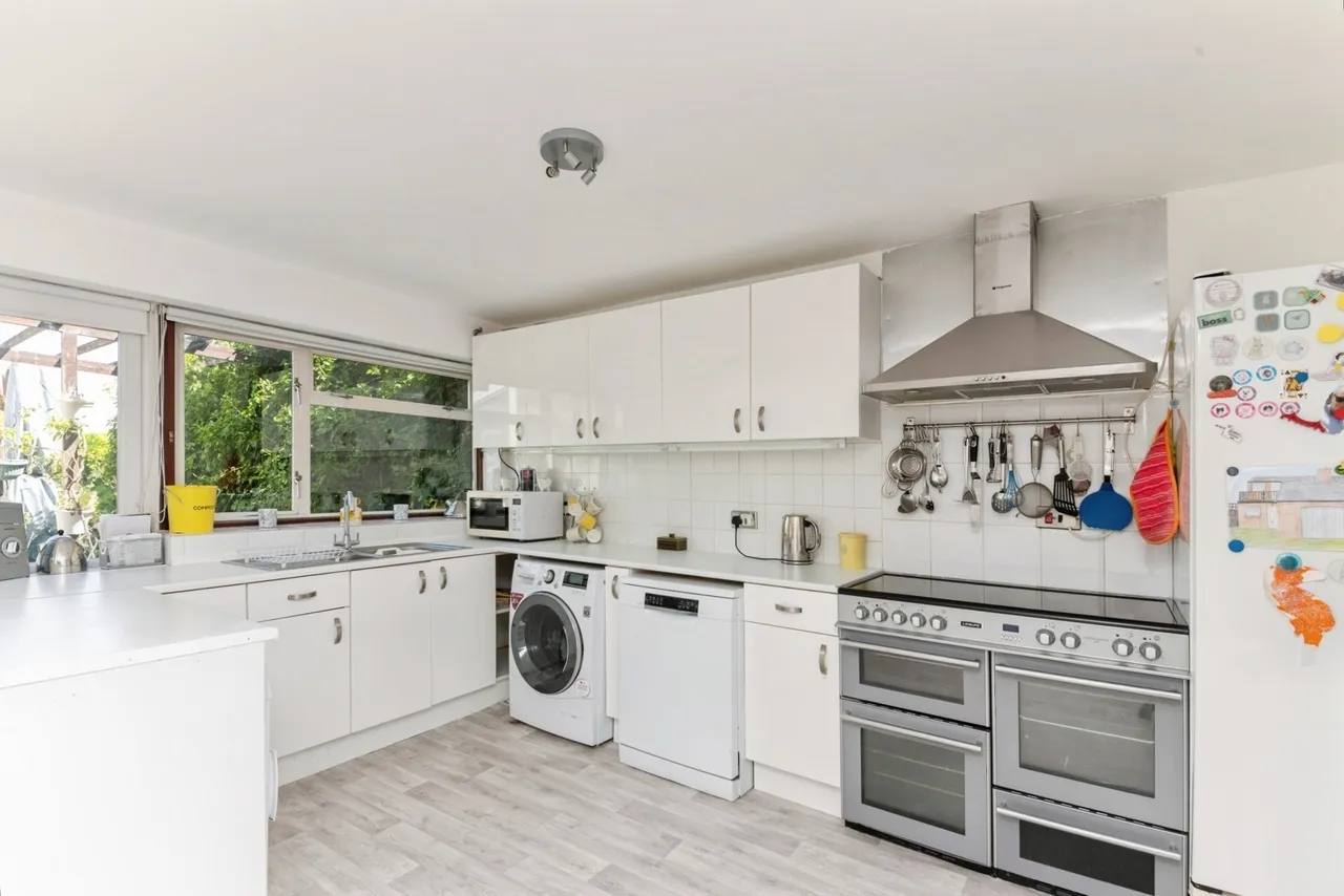 Point Clear Road, St. Osyth, Clacton-on-Sea, Essex, CO16, photo 4