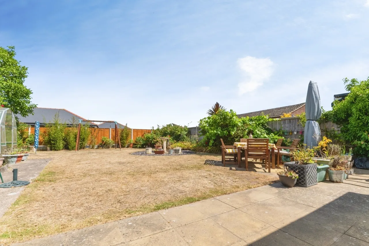 Point Clear Road, St. Osyth, Clacton-on-Sea, Essex, CO16, photo 19