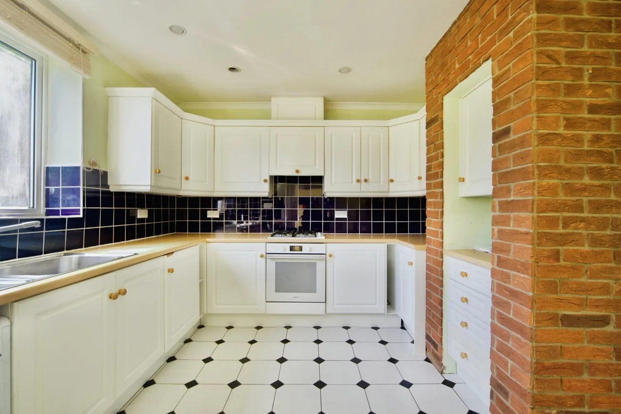 Balmoral Drive, Borehamwood, Hertfordshire, WD6, photo 3