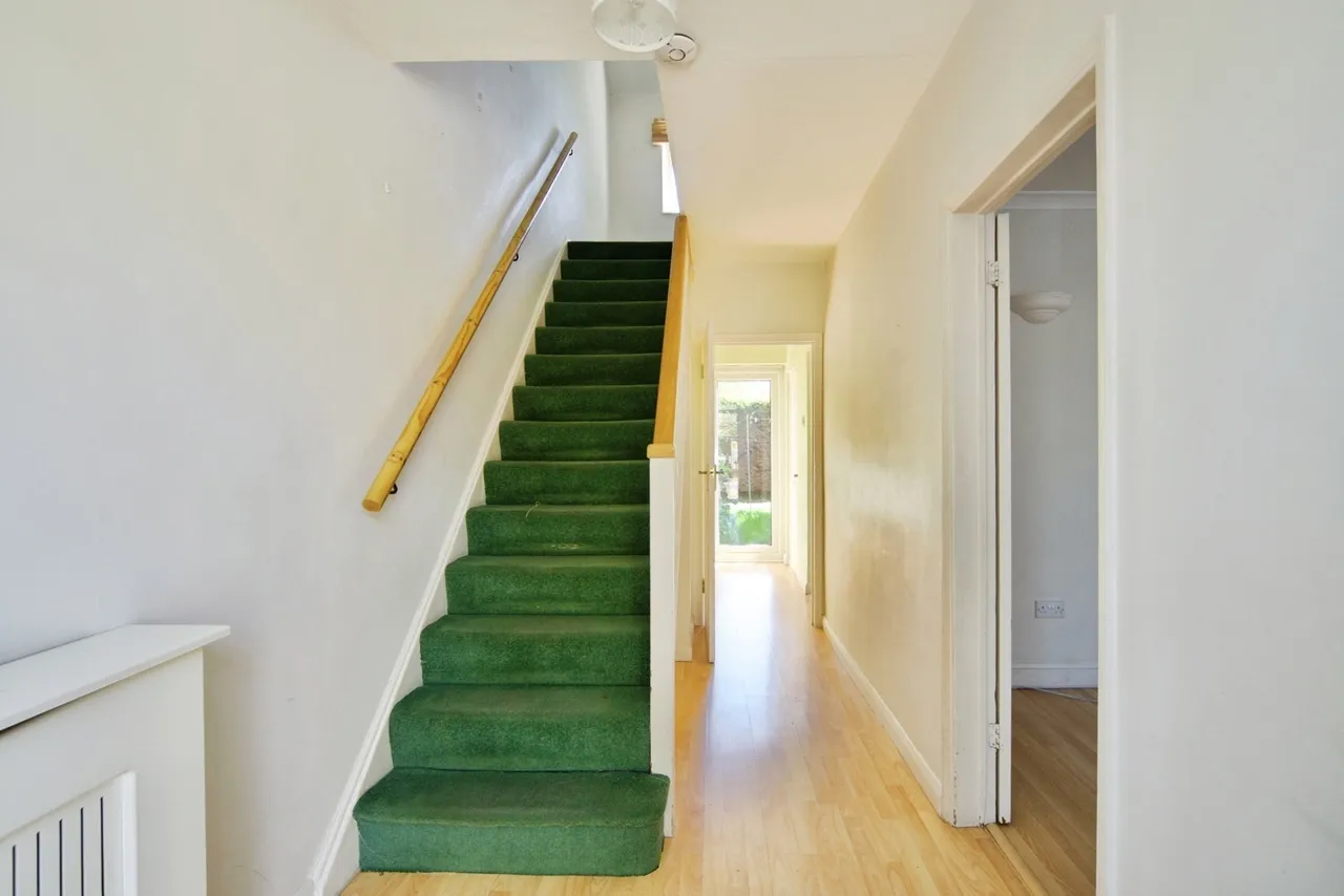 Balmoral Drive, Borehamwood, Hertfordshire, WD6, photo 14