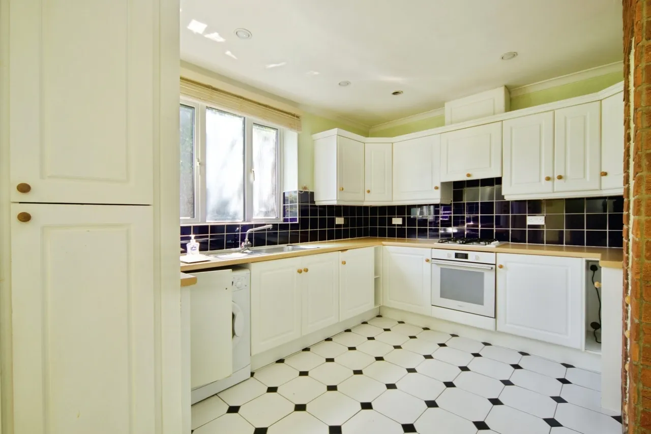 Balmoral Drive, Borehamwood, Hertfordshire, WD6, photo 5