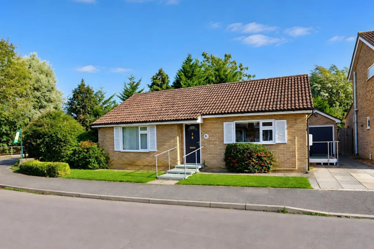 2 bed house for sale, Elizabethan Way, Brampton, PE28
