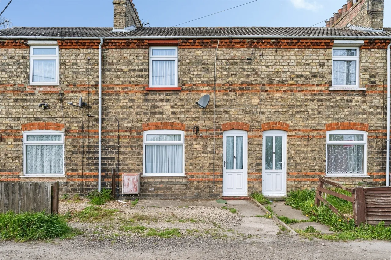 2 bed house for sale — Lime Grove, March