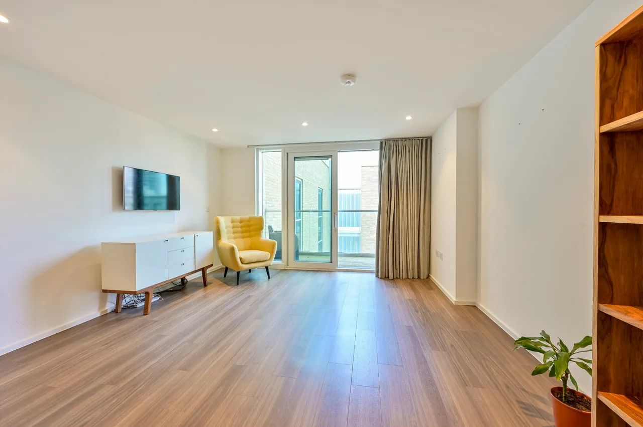 48 Beacon Tower, 1 Spectrum Way, London, photo 2