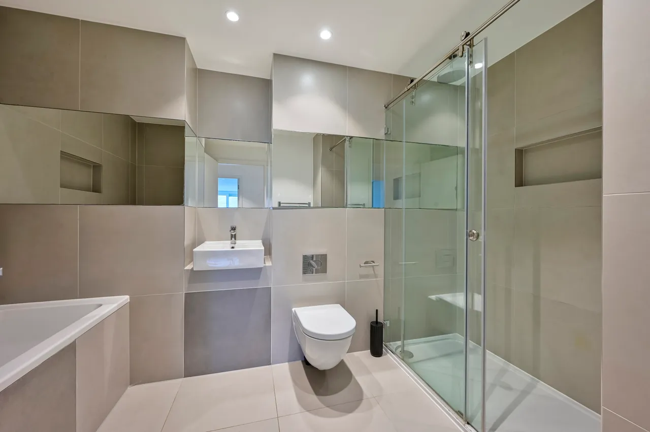 48 Beacon Tower, 1 Spectrum Way, London, photo 5