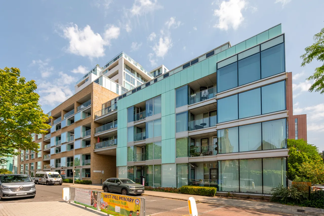 1 bed flat for sale — 48 Beacon Tower, 1 Spectrum Way, London
