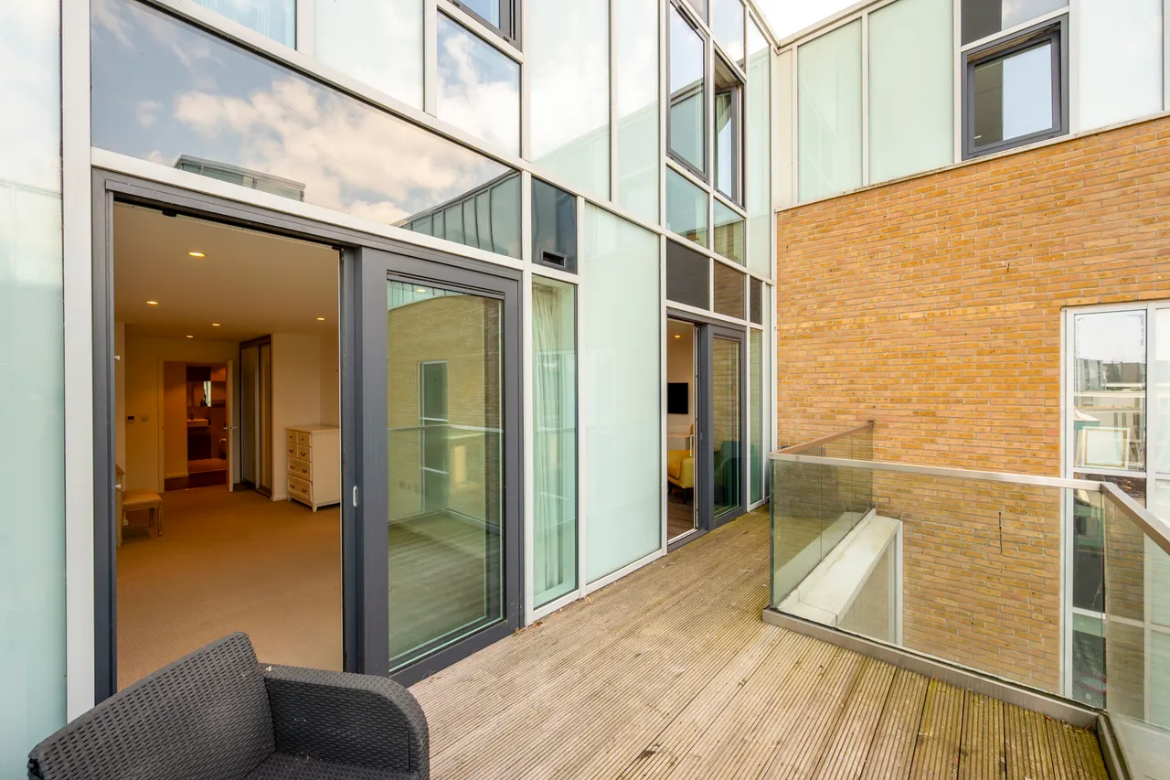 48 Beacon Tower, 1 Spectrum Way, London, photo 6